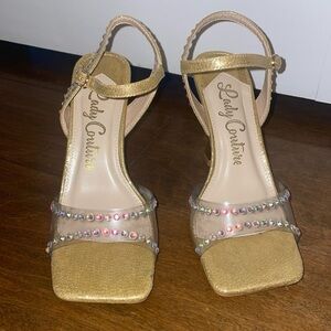 LADY COUTURE
BRANDY SANDAL
Color: Gold
Size: 6
Width: Medium